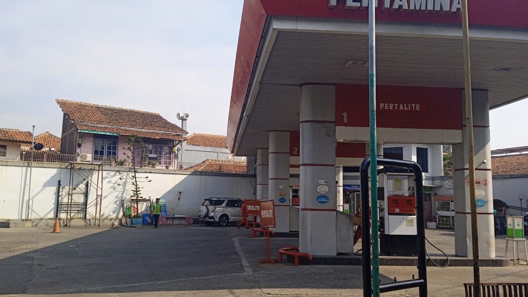 SPBU aktif di Terusan Buah batu dekat tol Buah batu lokasi Strategis