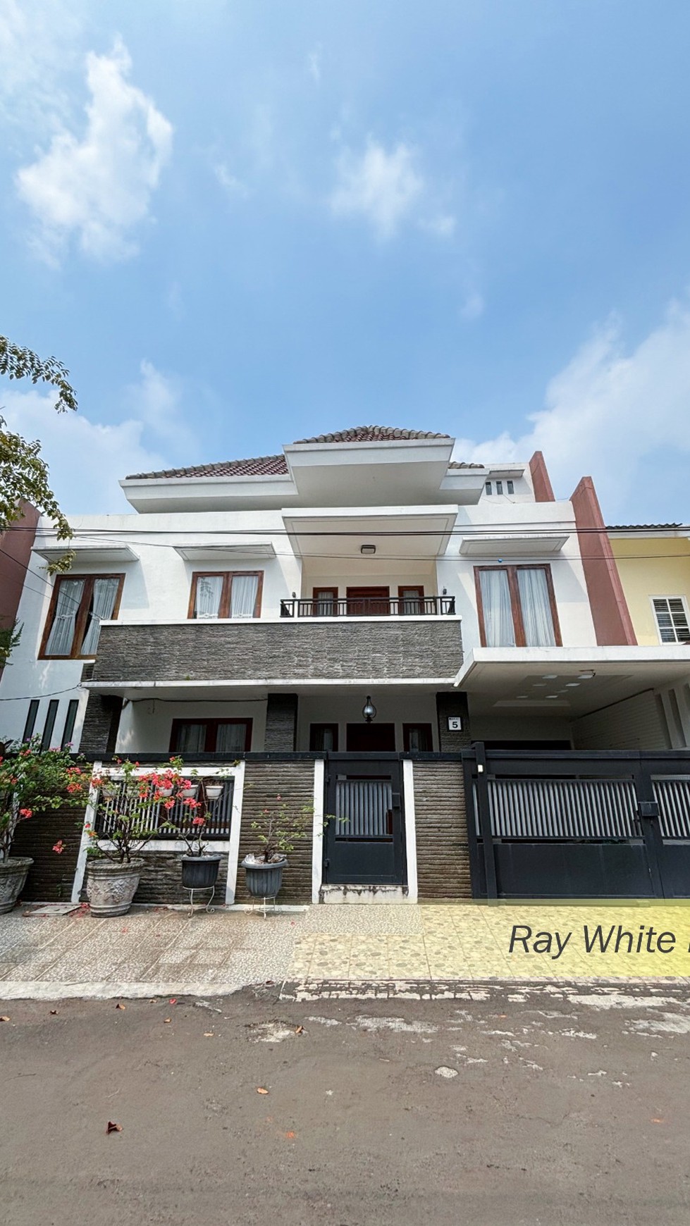 RUMAH MINIMALIS SIAP HUNI SEMIFURNISH BINTARO JAYA SEKTOR 9, TANGERANG SELATAN