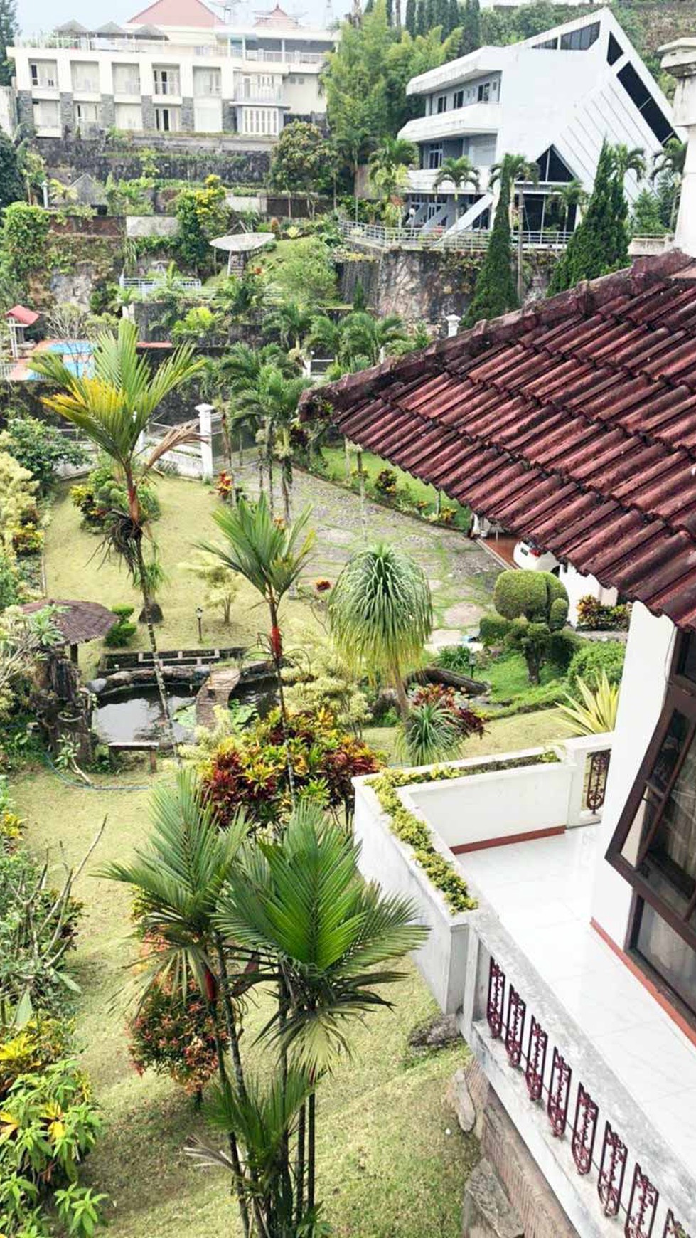 Villa di Sedap Malam Tretes Prigen Pasuruan, 2.5 Lantai, View Pemandangan Cantik, Taman Luas sekali !!! - LM -