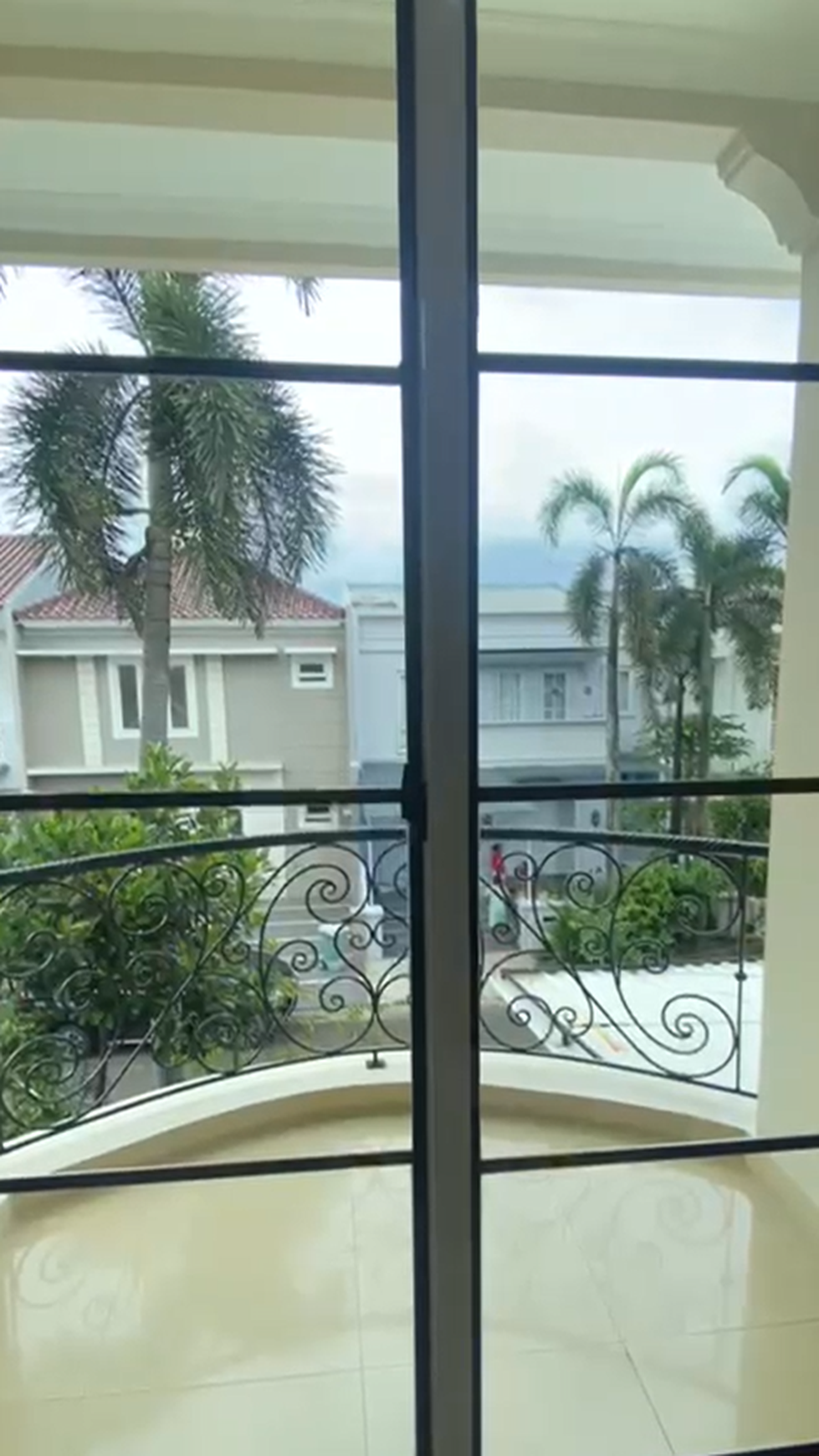 Dijual Rumah Full Furnished di Taman Bromo Lippo Karawaci