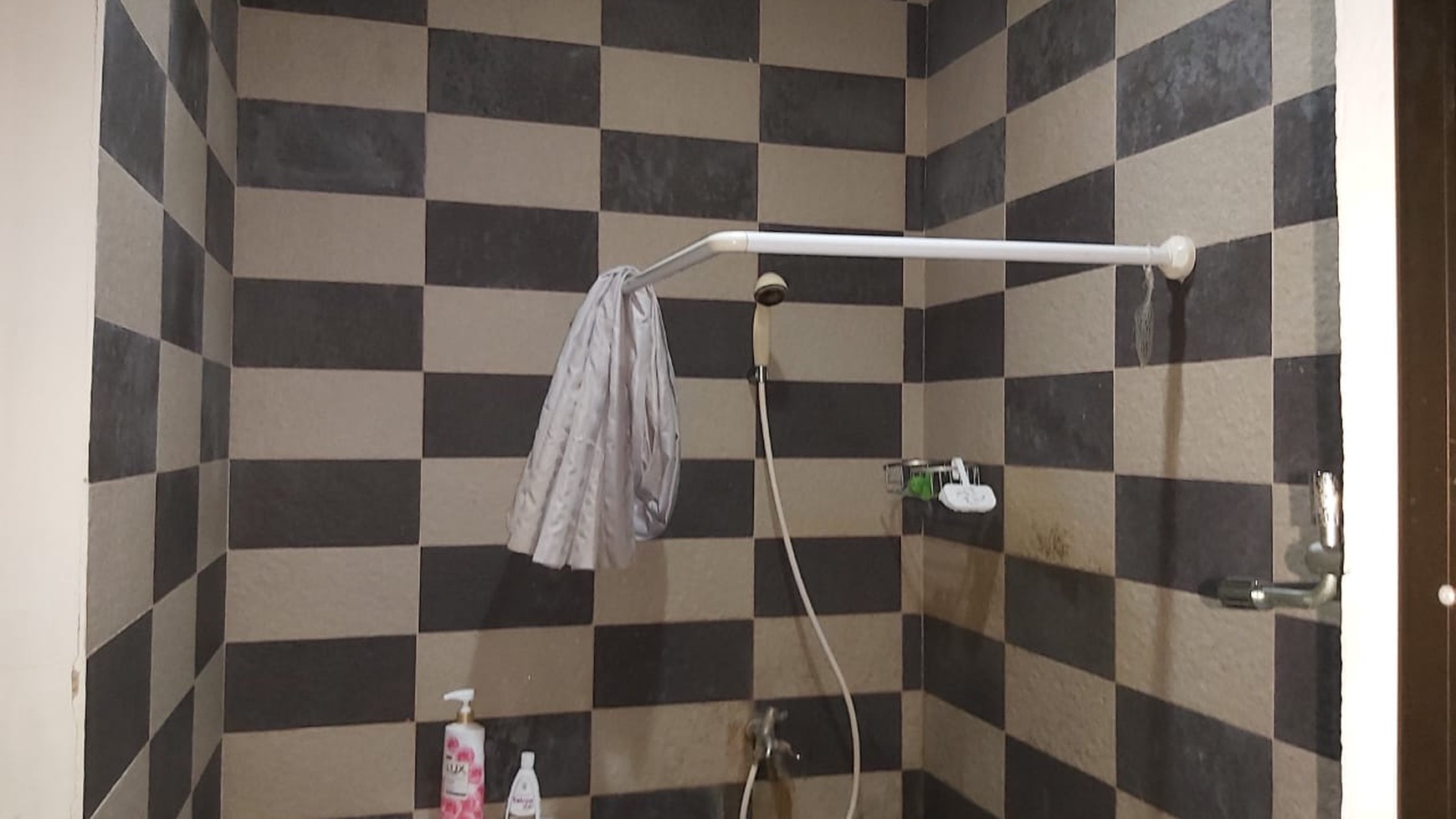 Rumah Siap Huni, Strategis dan Hunian Asri @Emerald Garden, Bintaro