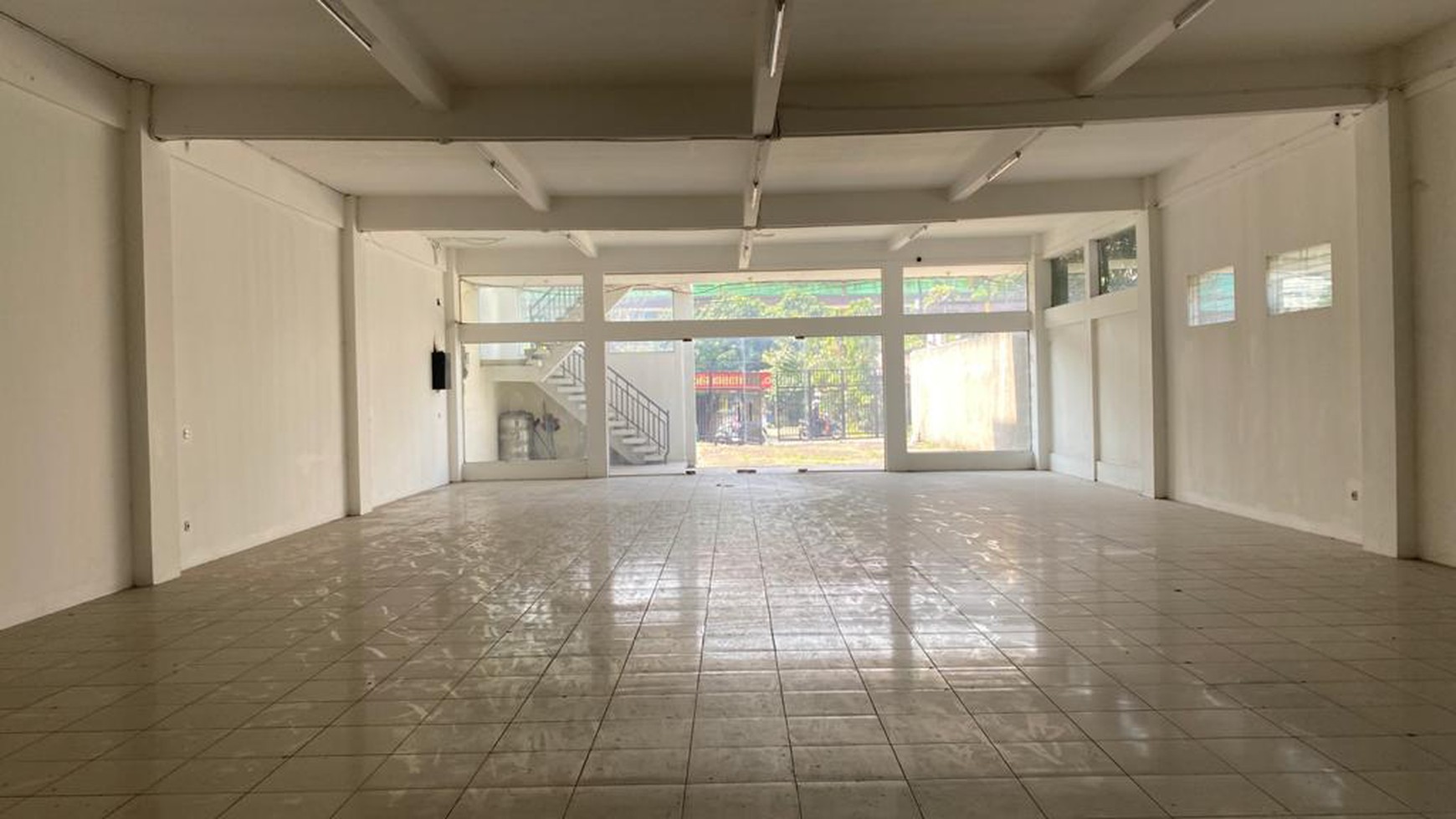 Ruko Siap Pakai, Strategis Pinggir Jalan Raya dan Parkir Luas @Jl Karang Tengah Raya, Cilandak