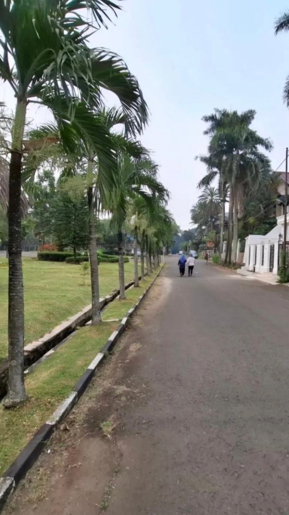 Dijual  Rumah  Asri  Murah  view danau Villa Cibubur Indah Jakarta Timur