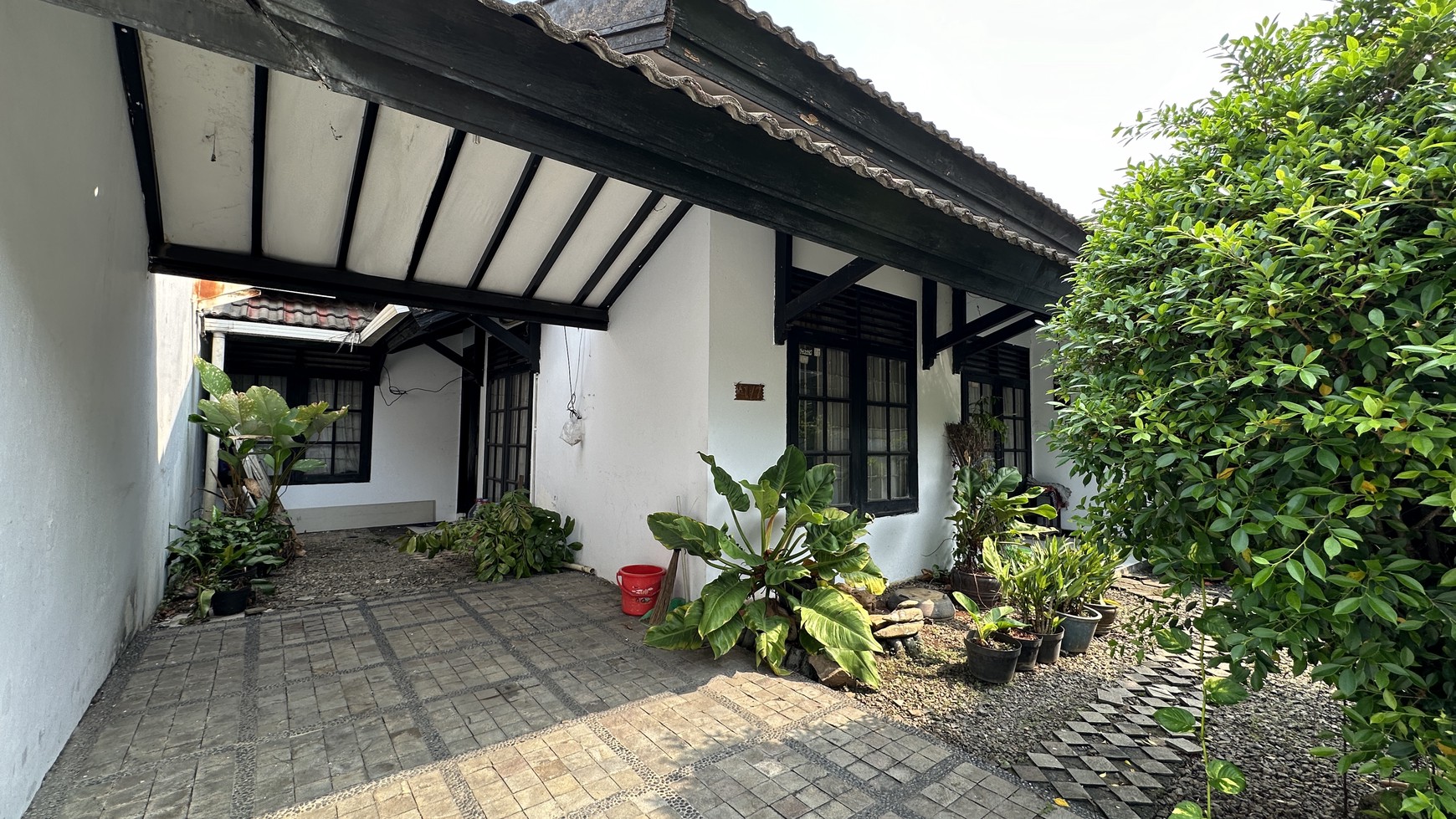 Rumah Di Jatiwaringin Asri 