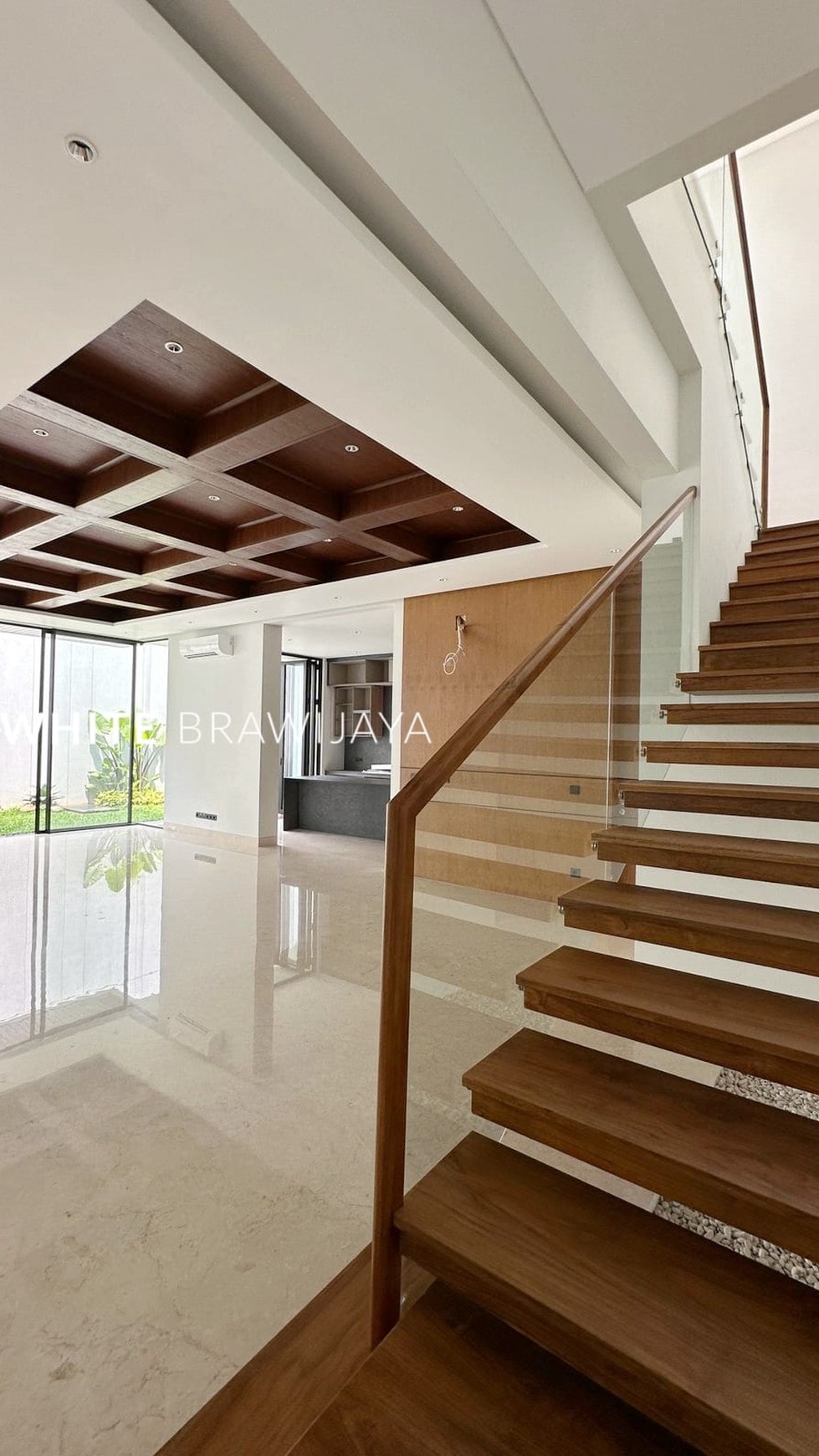 Rumah Baru Modern Lokasi Strategis Area Kemang