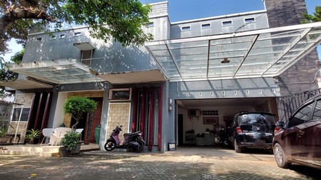 Rumah Siap Huni dengan Halaman Luas dan Strategis @Bintaro