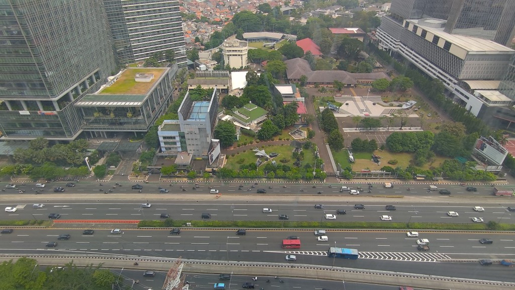 Office Space Centennial Tower, Jl Gatot Subtoro, Luas 2800m2