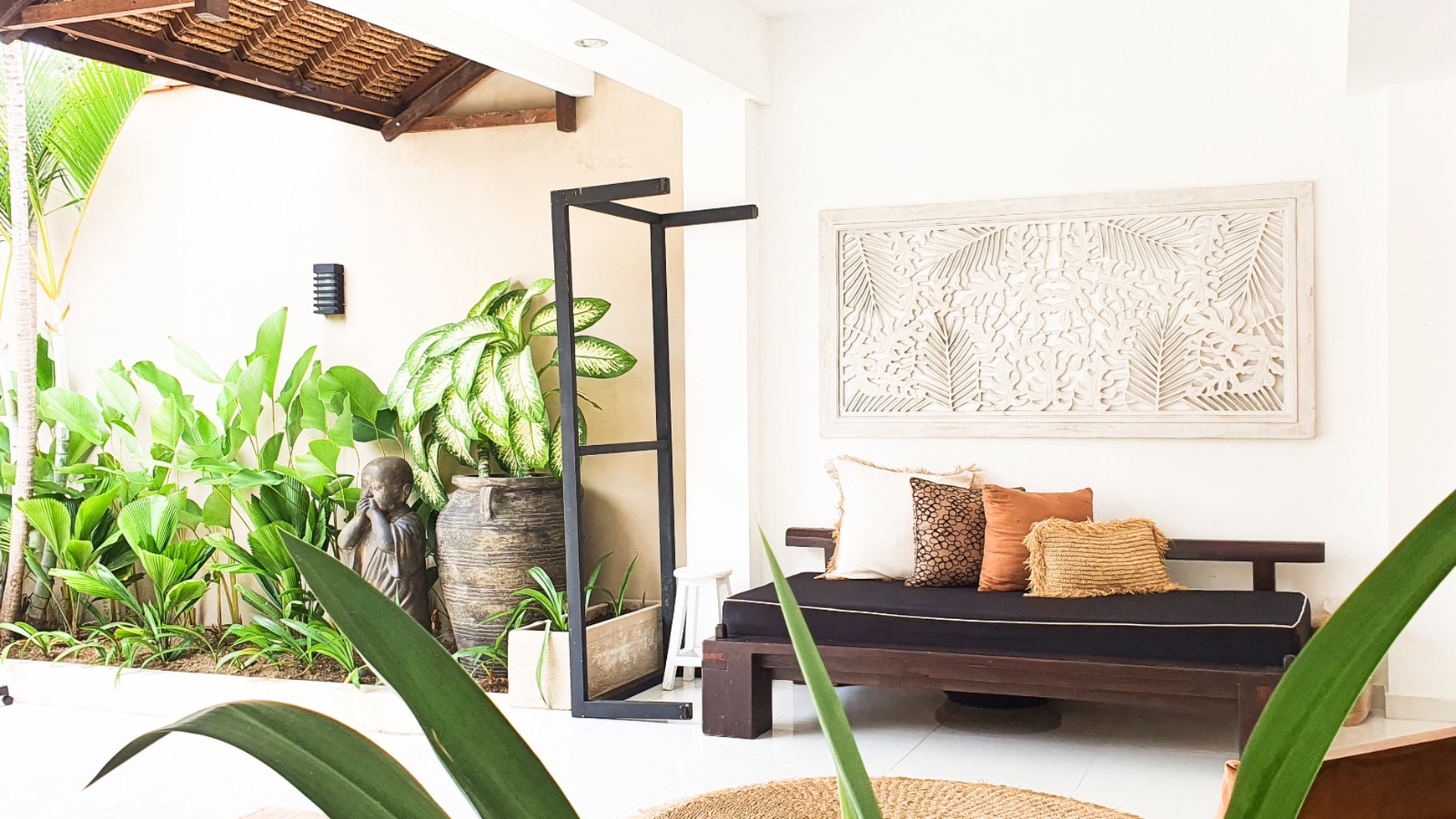 Leasehold - Luxurious Private Villa with Modern Amenities in Prime Location Seminyak