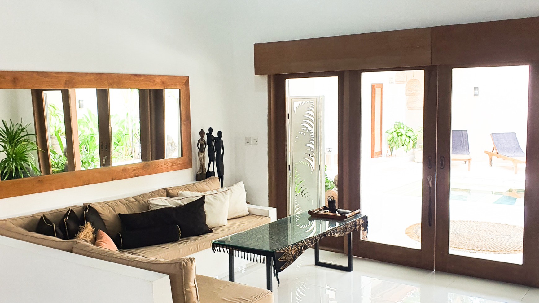 Leasehold - Luxurious Private Villa with Modern Amenities in Prime Location Seminyak