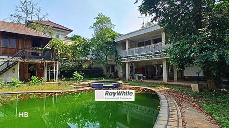 Rumah 2 lantai , outdoor luas, model resort,  asri , lokasi prestisius di jalan Bango, Cilandak, Jakarta Selatan.