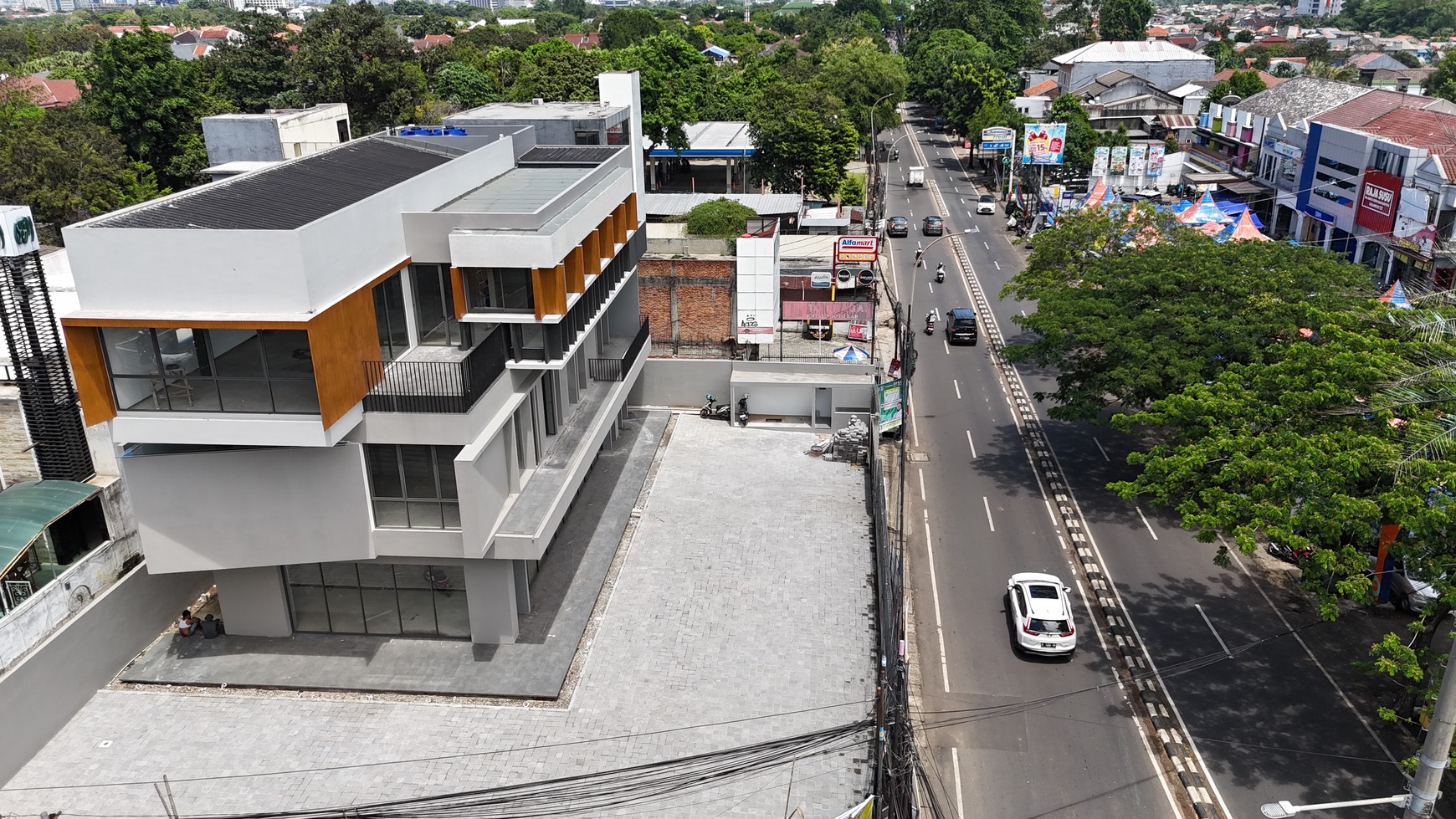 Gedung Di Lokasi Strategis Posisi Hoek Di Kawasan Cilandak Kko Jakarta Selatan