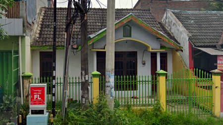 Rumah di samping jalan Mojoagung, Jombang