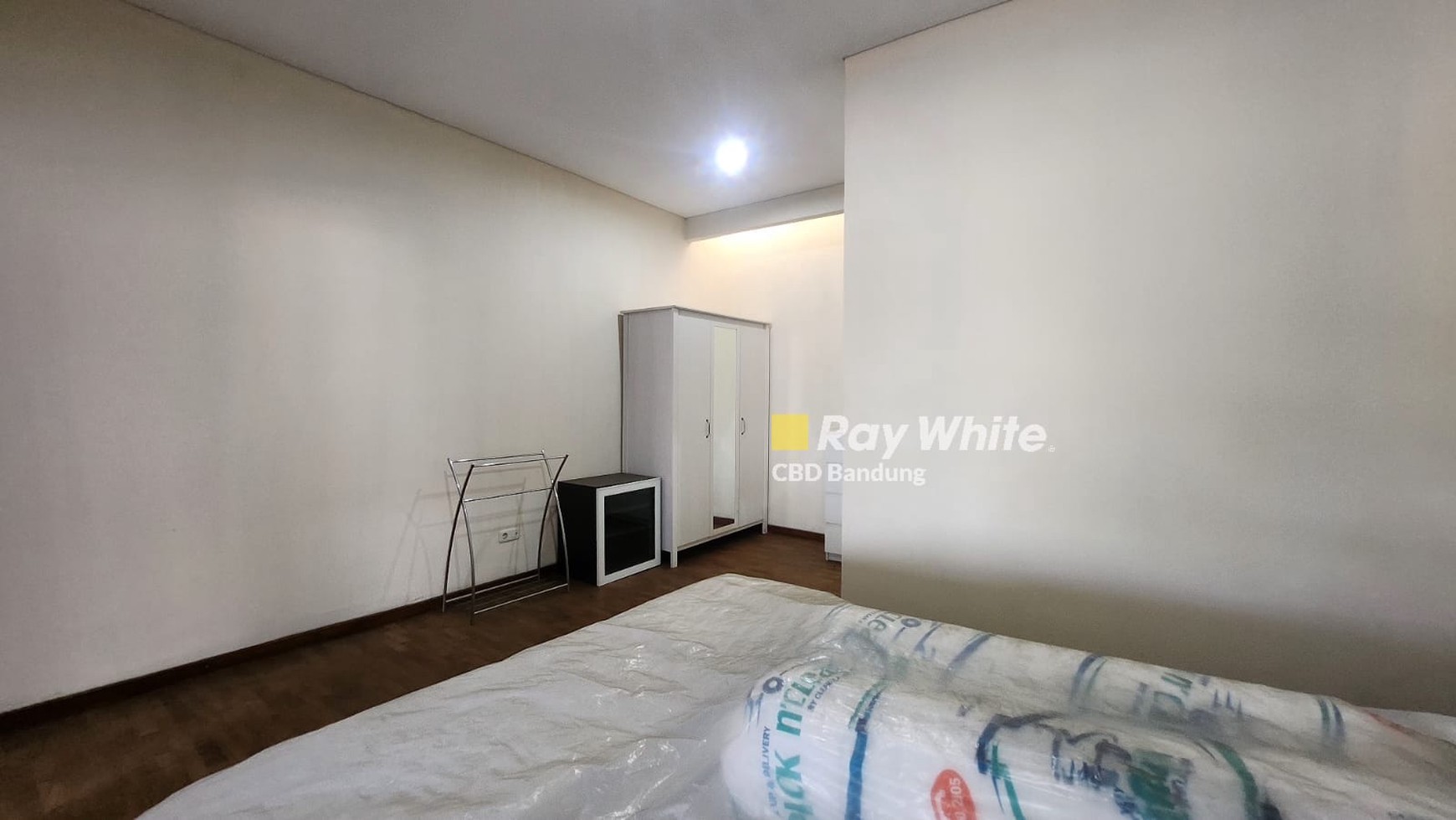 Reposisi Harga, Rumah cantik Semi Furnished Siap Huni di Cigadung - Bandung 