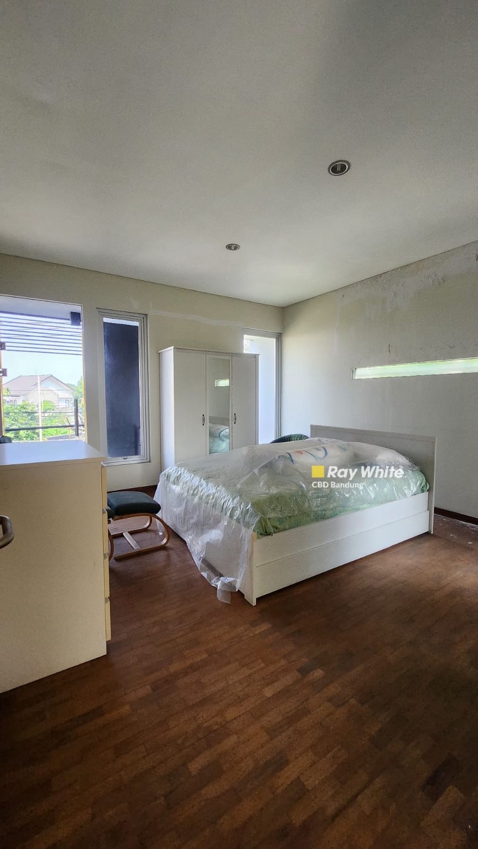 Reposisi Harga, Rumah cantik Semi Furnished Siap Huni di Cigadung - Bandung 