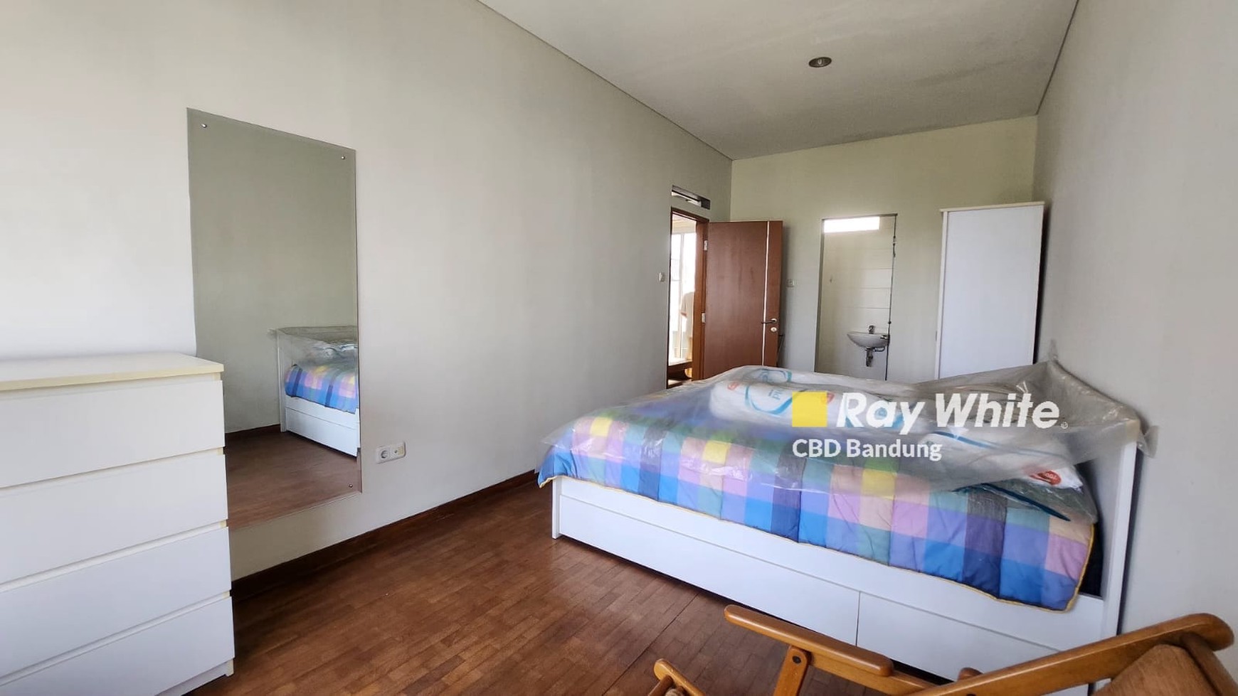 Reposisi Harga, Rumah cantik Semi Furnished Siap Huni di Cigadung - Bandung 