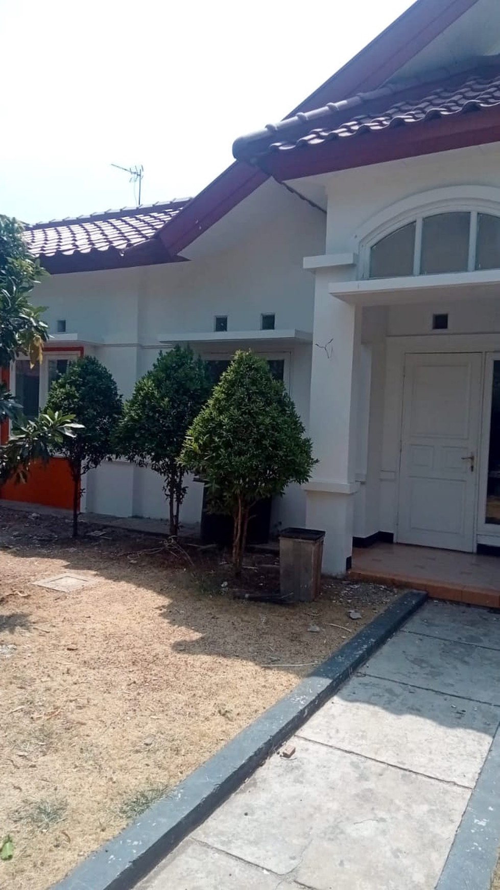 Dijual rumah luas siap huni di Kota Harapan Indah