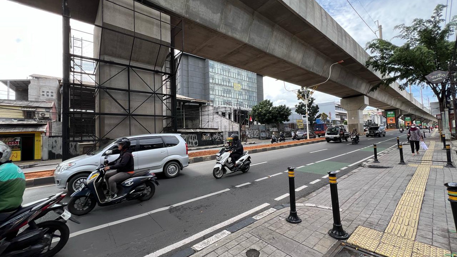 Ruko komersial 3 gandeng rs. fatmawati raya jakarta selatan 