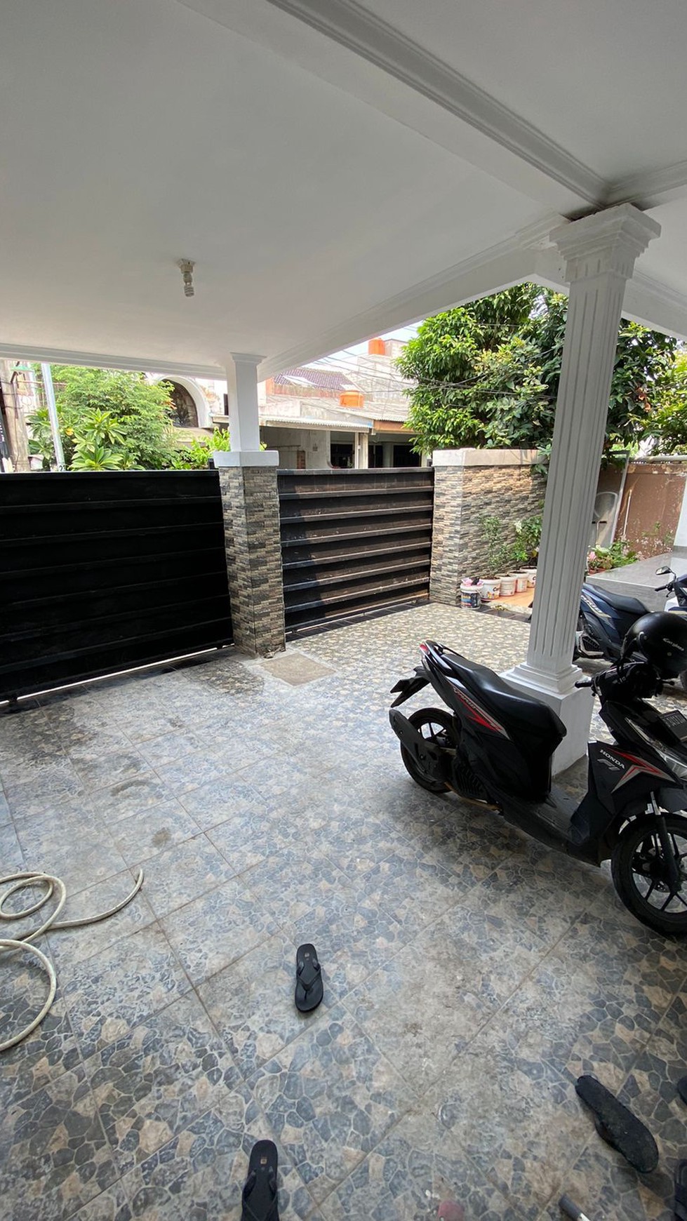 Dijual Rumah Modern Cantik Lokasi Strategis di Ciledug Tangerang Kota