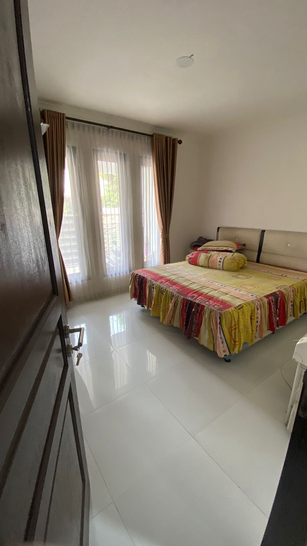 Dijual Rumah Modern Cantik Lokasi Strategis di Ciledug Tangerang Kota