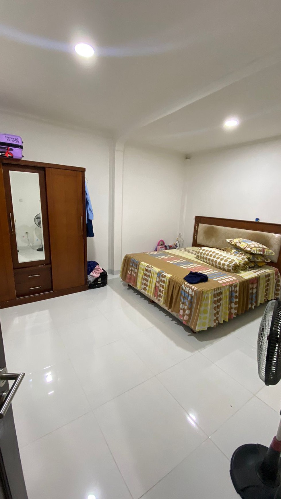 Dijual Rumah Modern Cantik Lokasi Strategis di Ciledug Tangerang Kota