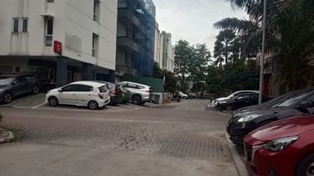 Dijual Rumah Kost, lokasi Prima dekat pusat bisnis, pasti untung, harga nego, Jl. Lincoin DR, Jl. Newton, Lippo Karawaci