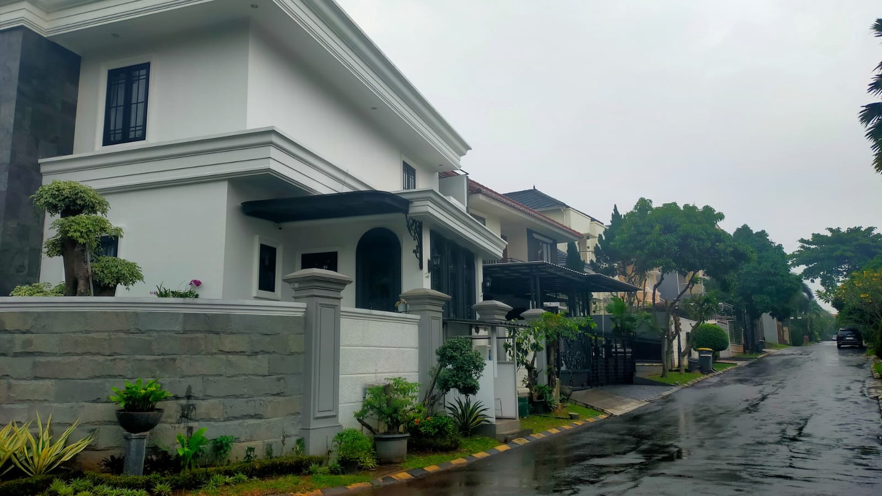 Rumah mewah Full Furnish, siap huni, 3Lantai di dalam cluster Citra grand Cibubur