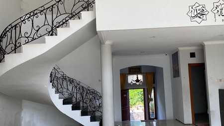 Rumah Lux Semi Furnished di Komplek Setraduta Bandung