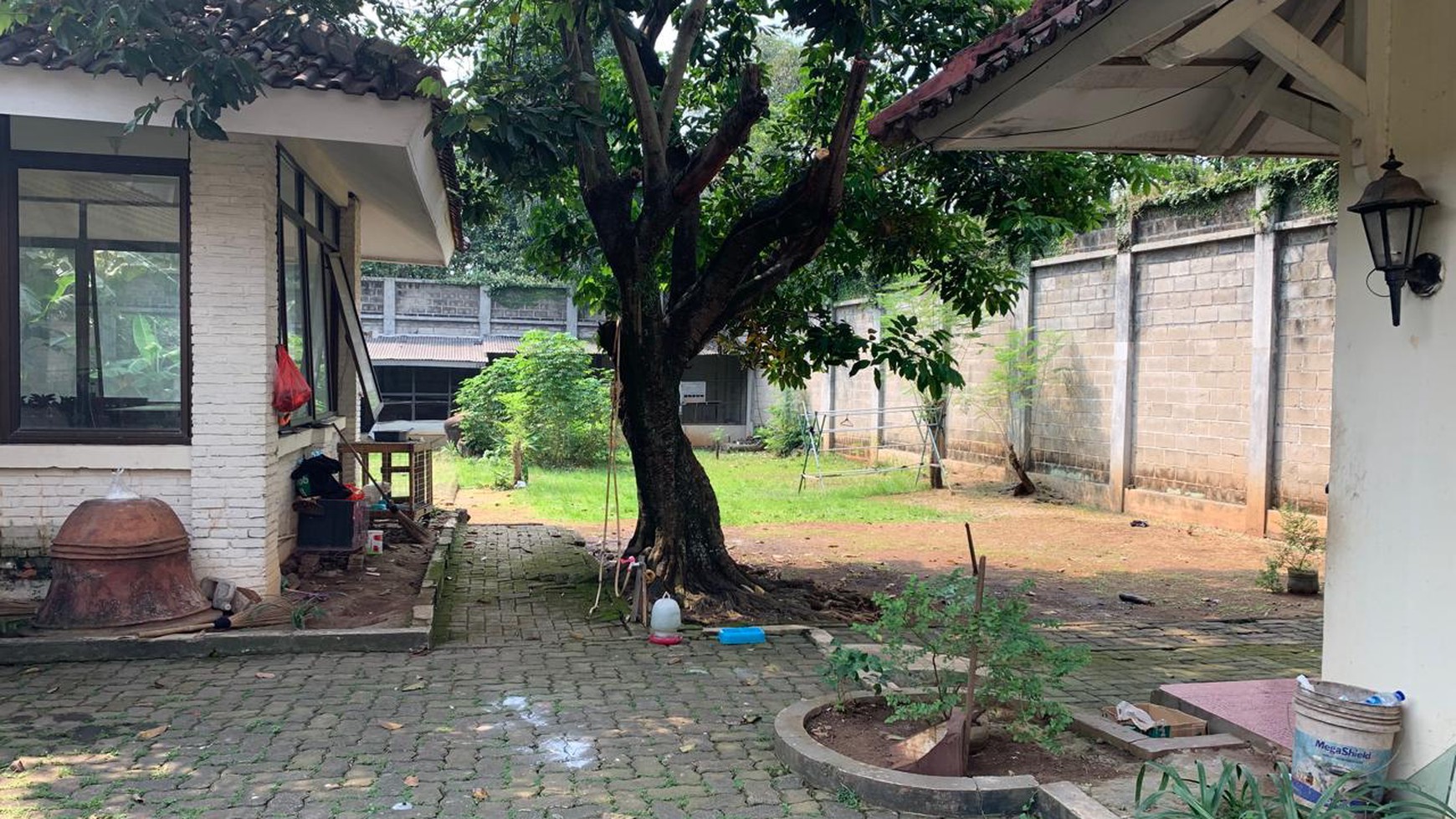 Rumah lama dg tanah luas di Bintaro sek 2 TngSel.