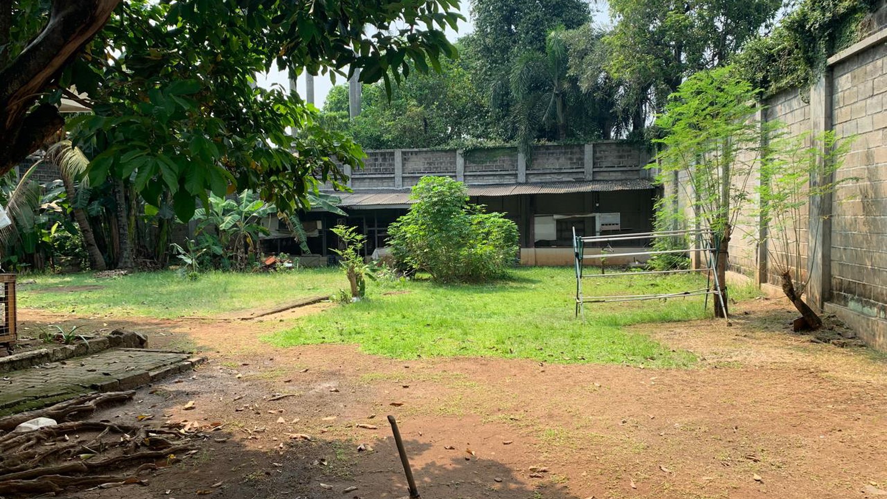 Rumah di Hook, Asri,  lokasi strategis di Bintaro