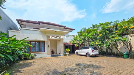 Dijual Rumah Strategis Jl. Pangeran Antasari, bisa usaha