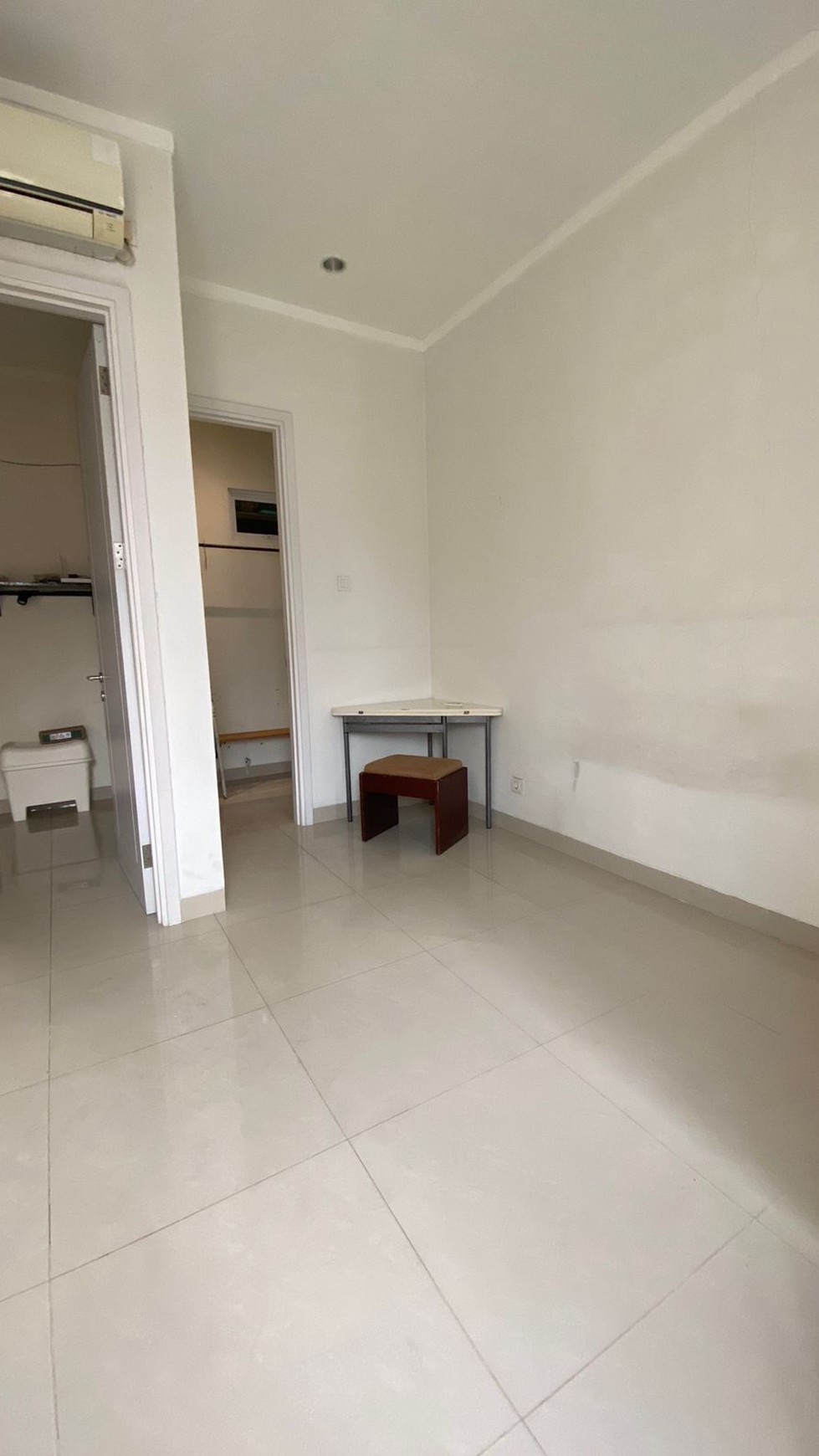 Rumah Semi Furnished, Bagus, rapih, bebas banjir dalam Cluster di Garaha Raya Bintaro