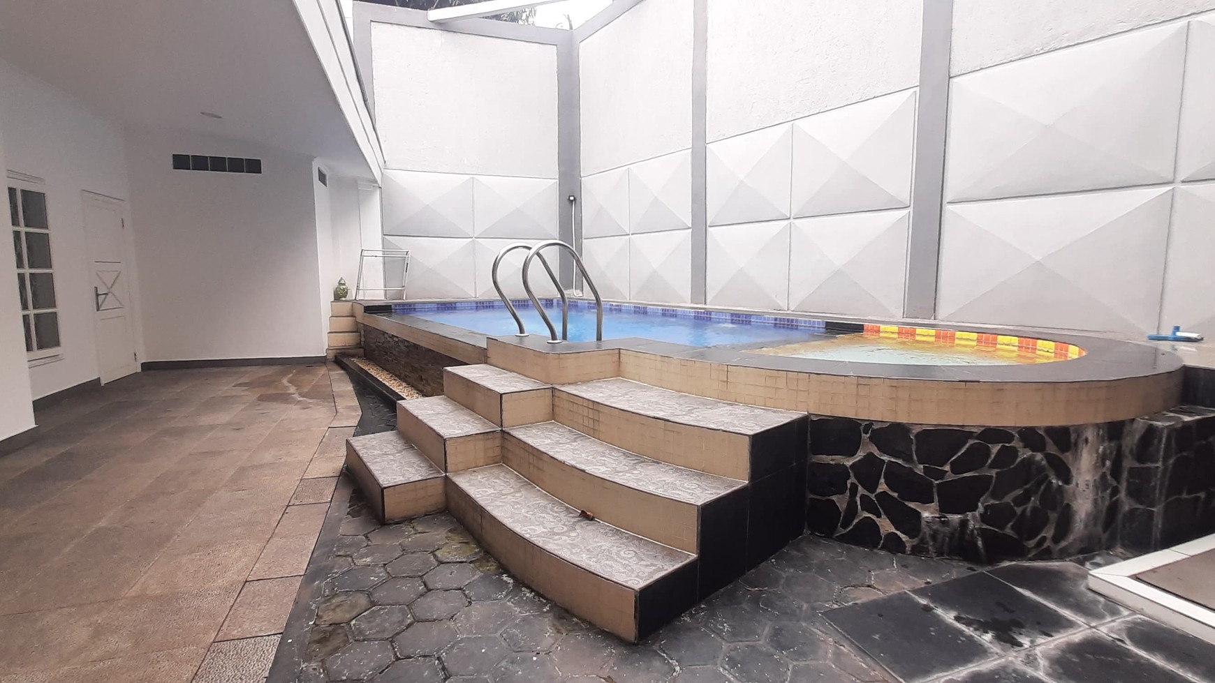 Rumah Hitung Tanah Area Cipete