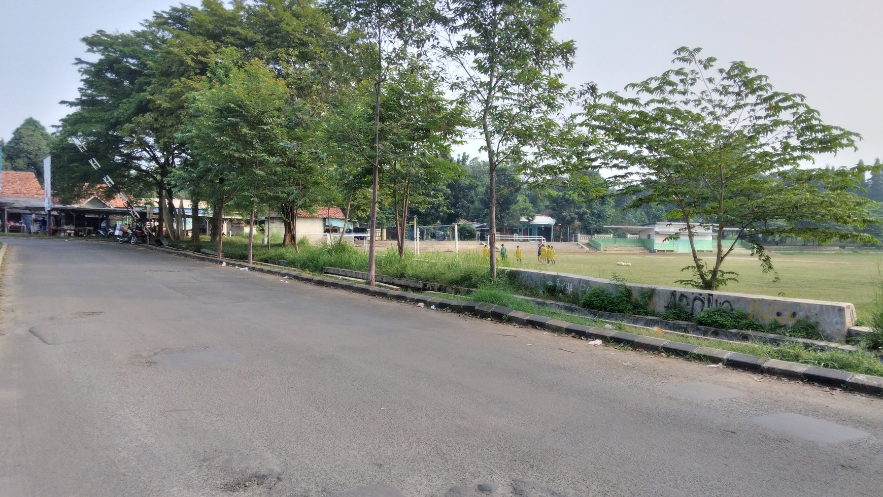 Tanah di cileungsi dekat metland cileungsi sektor 7 depan lapangan harga nego