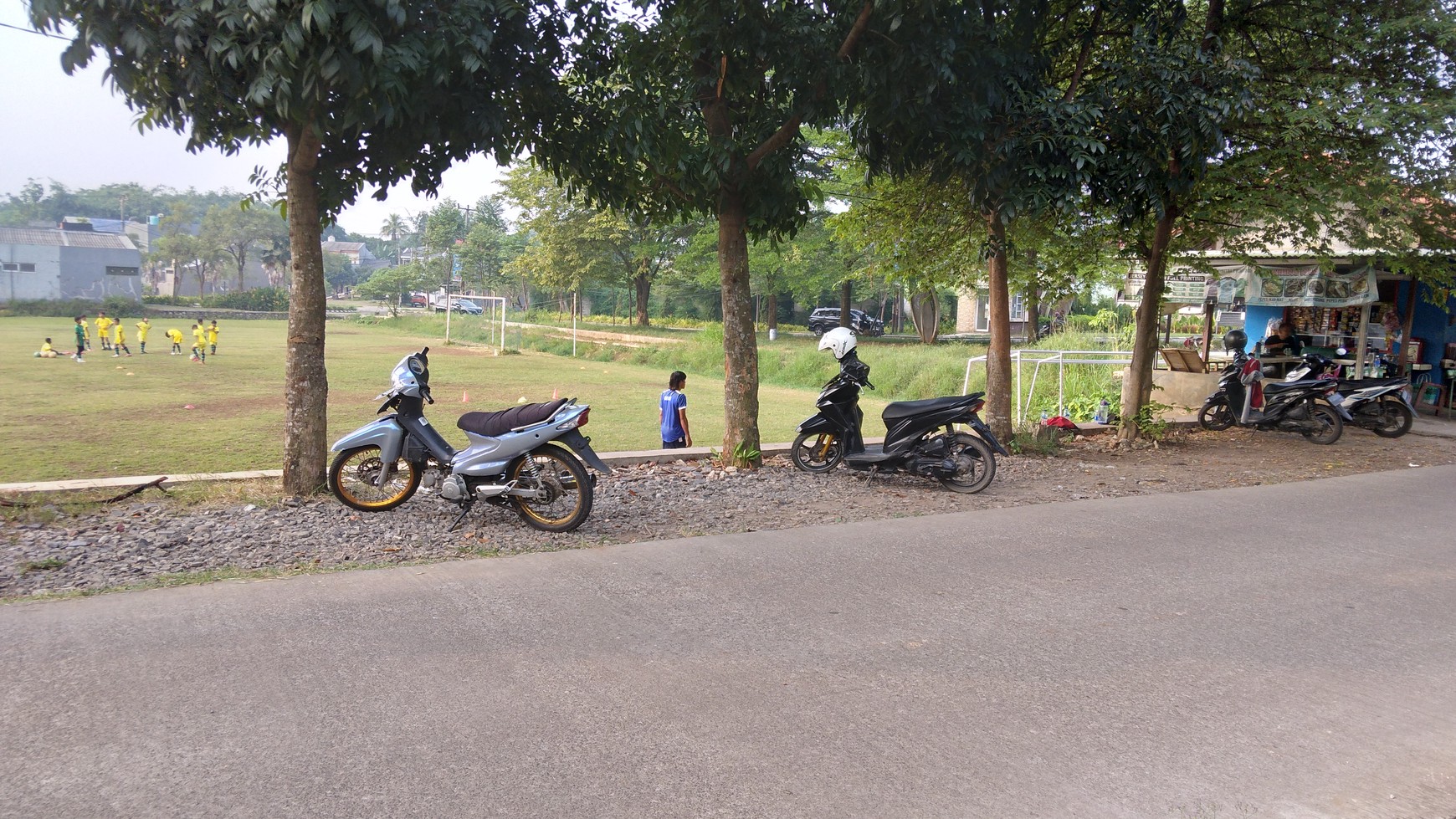 Tanah di cileungsi dekat metland cileungsi sektor 7 depan lapangan harga nego