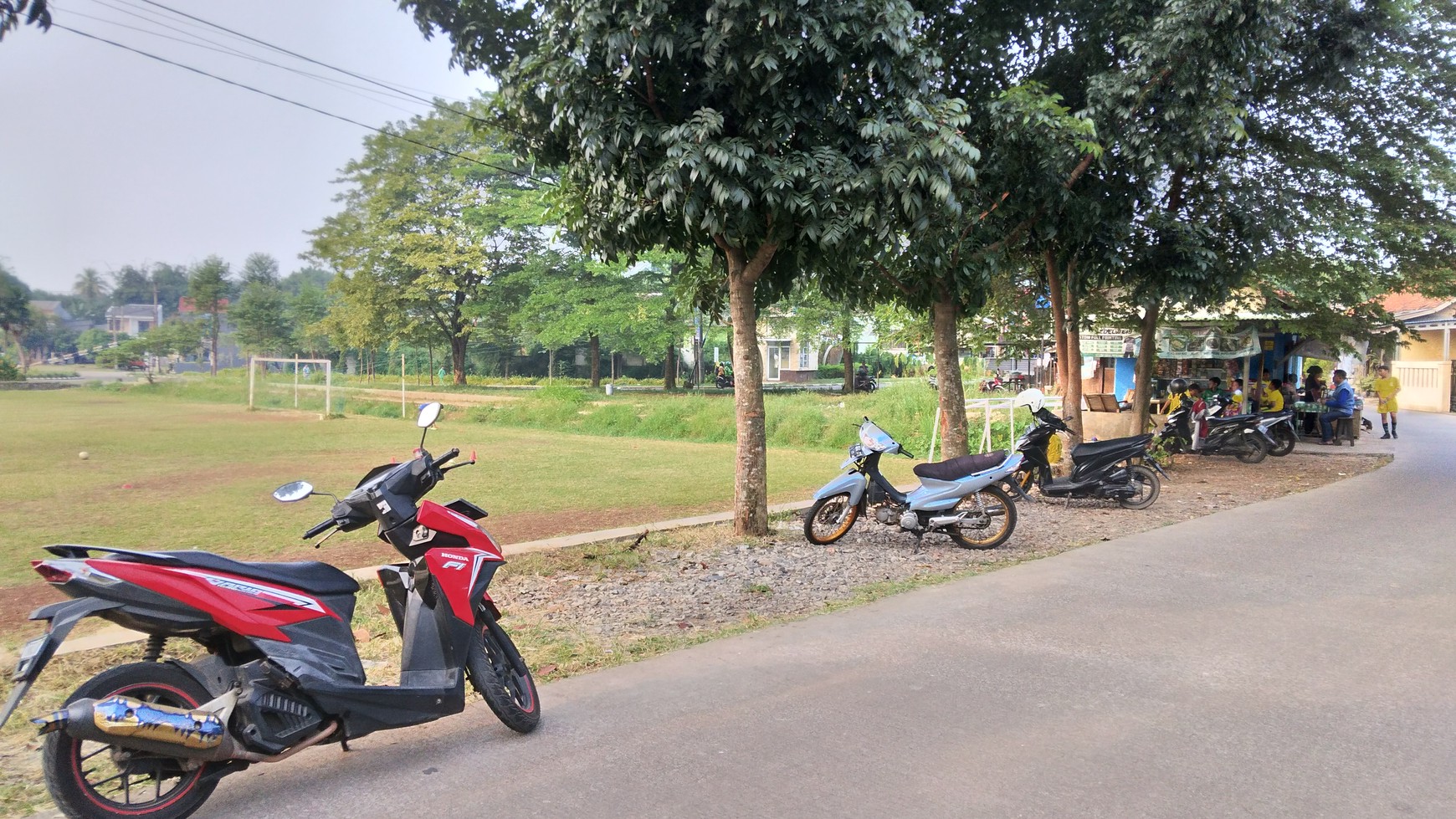 Tanah di cileungsi dekat metland cileungsi sektor 7 depan lapangan harga nego