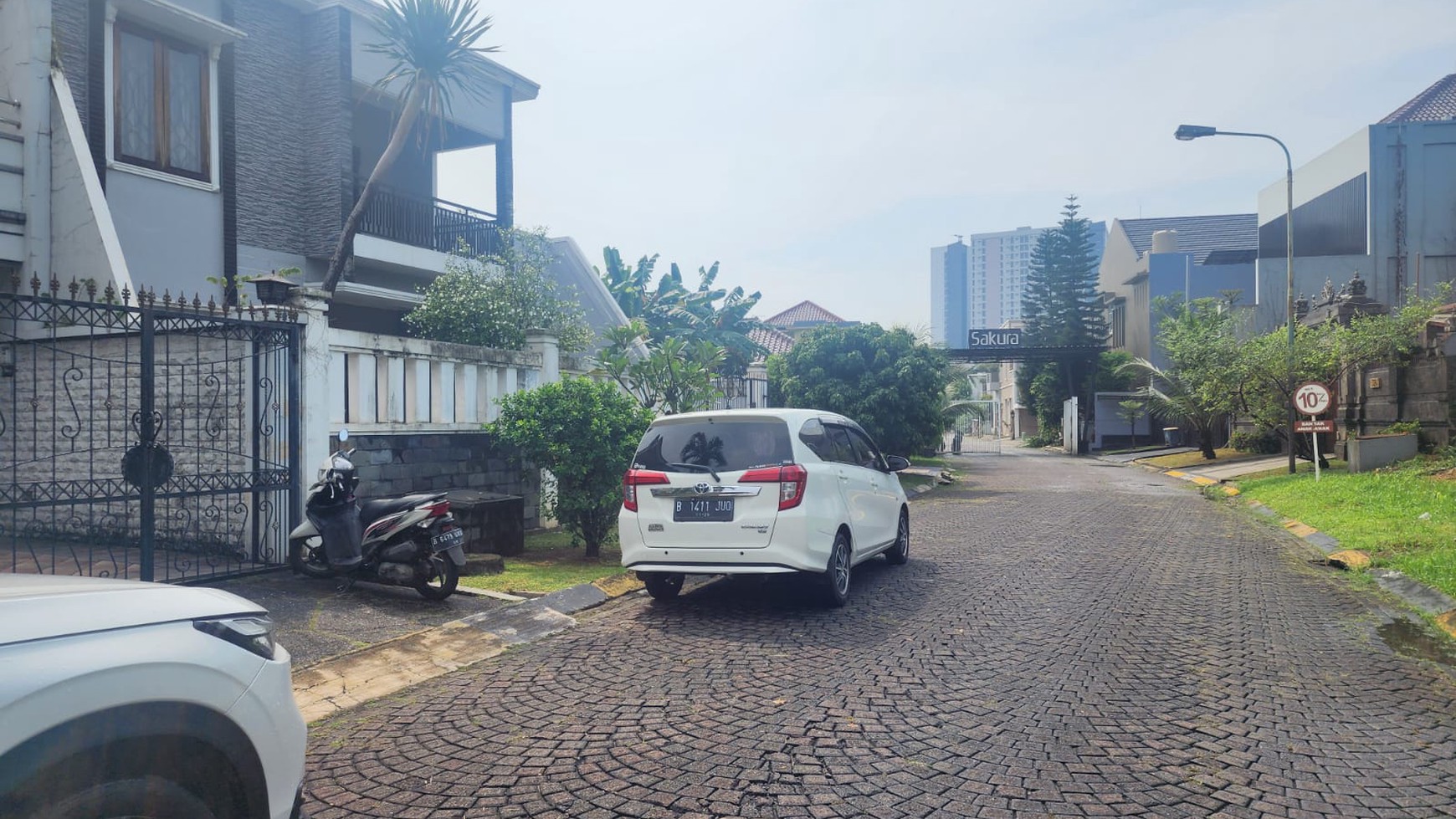 Dijual rumah @ Villa Golf Barat Modernland Tangerang