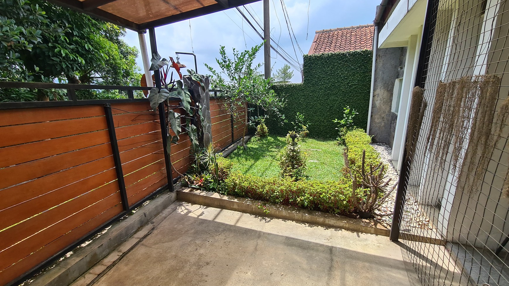 Dijual Rumah Luas Suasana Asri di JL Raya Tangkuban Perahu, Bandung