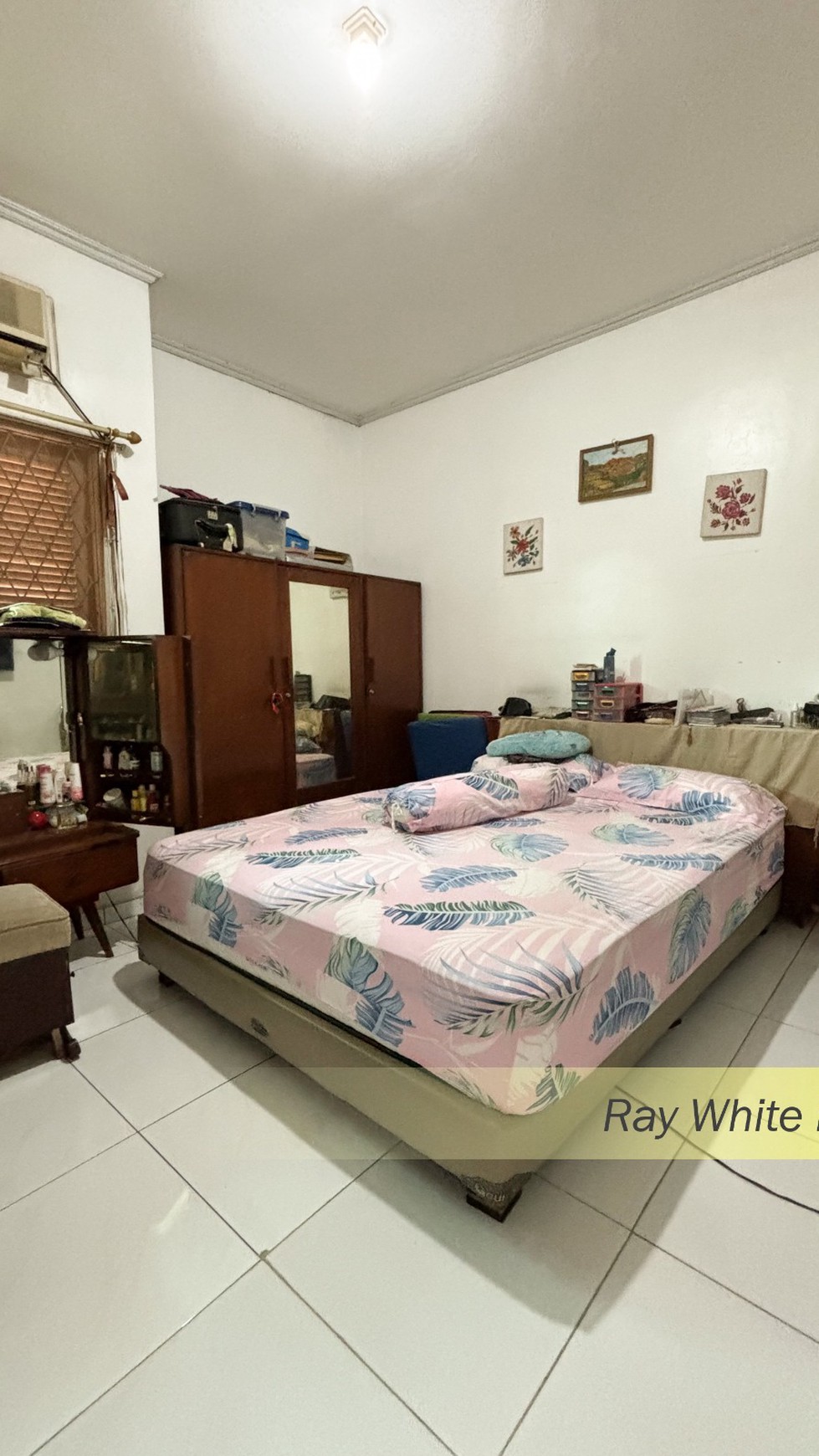 RUMAH CLASSIC 2 LANTAI SIAP HUNI CIPUTAT TIMUR,TANGERANG SELATAN