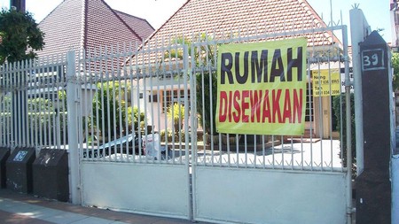 Rumah di Raya Darmo Pusat Kota Surabaya, Strategis Nol Jalan Raya, Cocok untuk usaha apapun !!!