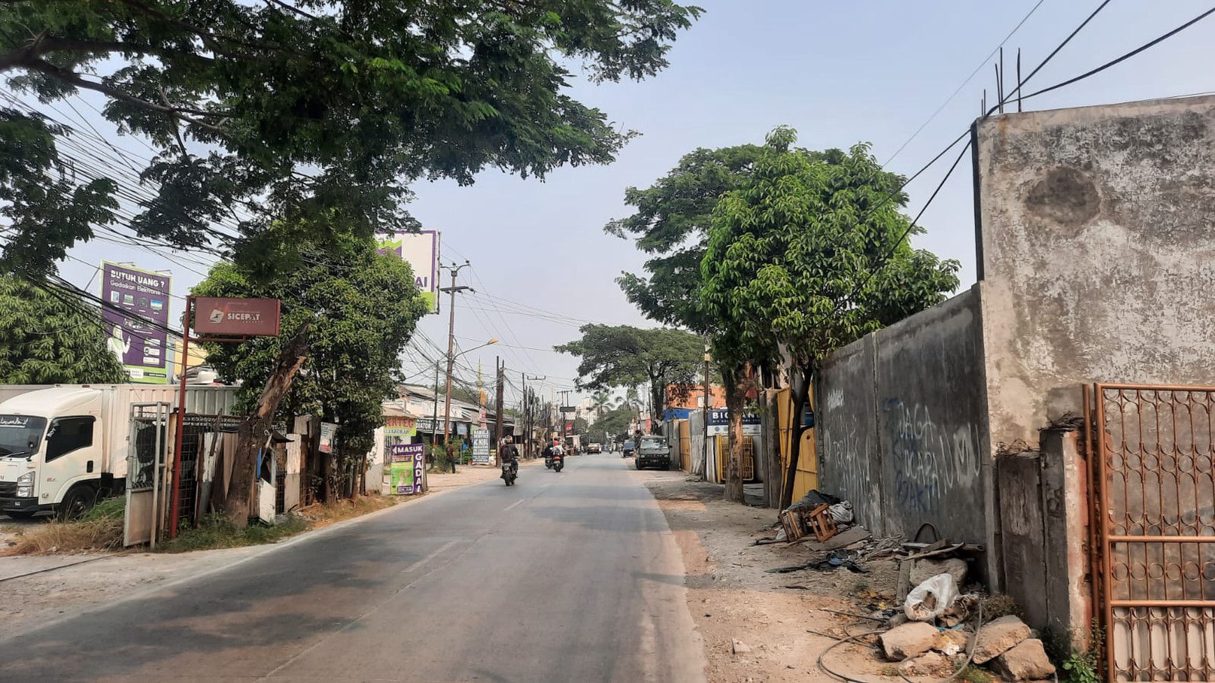 RUMAH DAN TANAH DI LOKASI STRATEGIS PINGGIR JALAN RAYA INDUSTRI CIKARANG