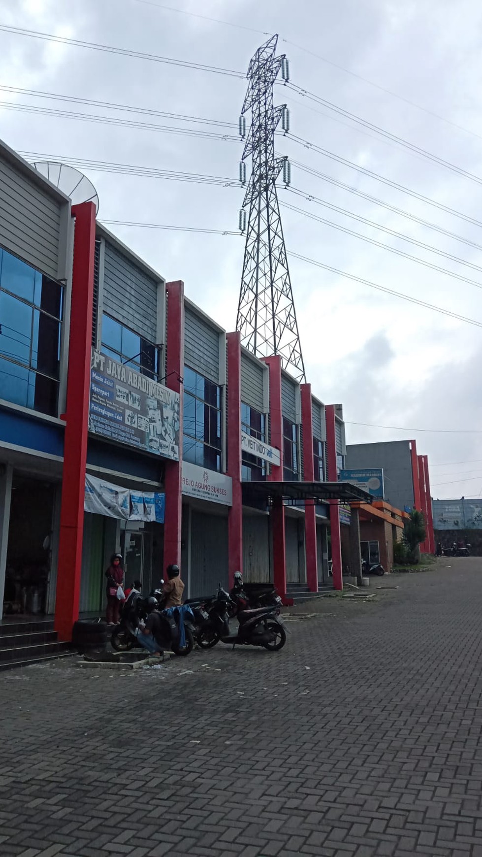 Ruko 2 lantai Lokasi Strategis Dekat Pasar Karang Jati Semarang 