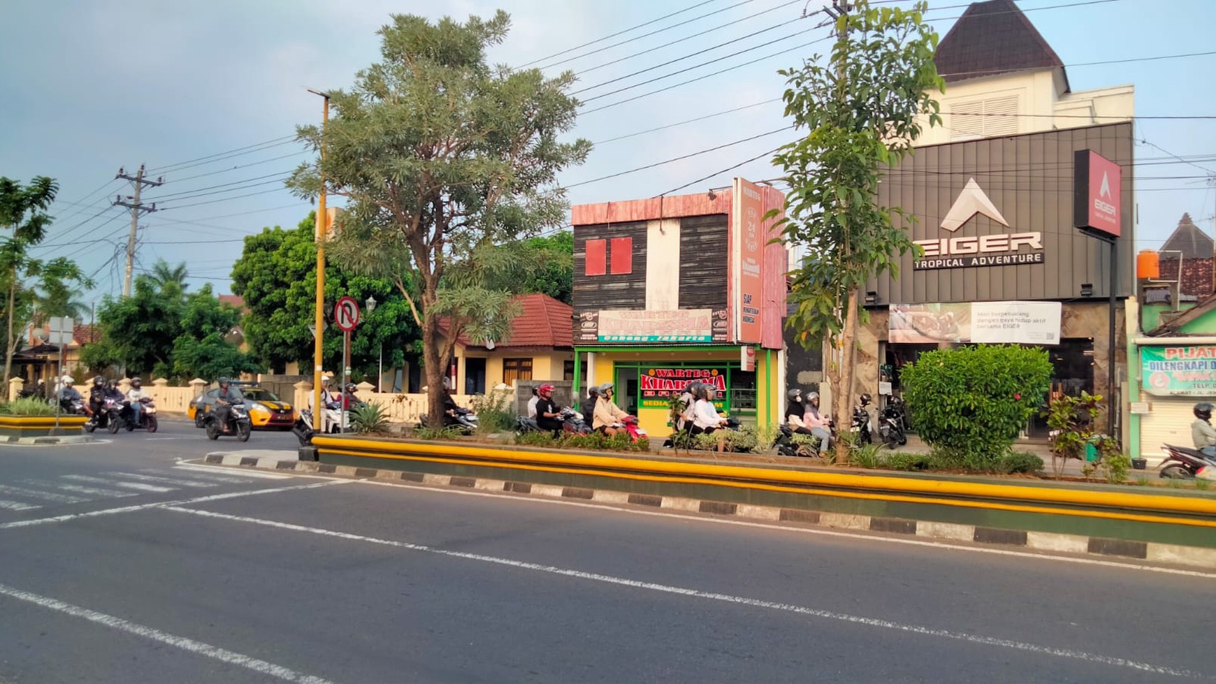 Ruko Cocok Untuk Usaha Lokasi Strategis di Jalan Bantul 