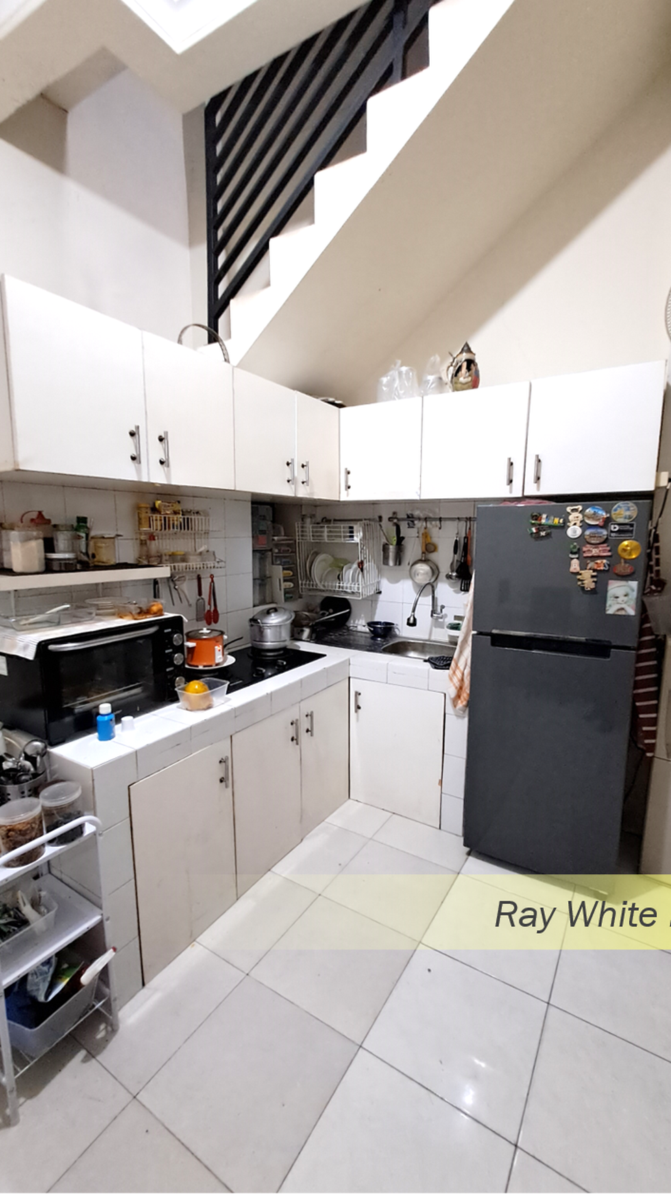 Rumah 3,5 Lantai Semi-Furnished di Kebayoran Baru, Jakarta Selatan