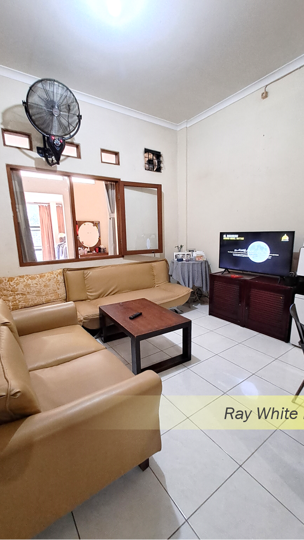 Rumah 3,5 Lantai Semi-Furnished di Kebayoran Baru, Jakarta Selatan