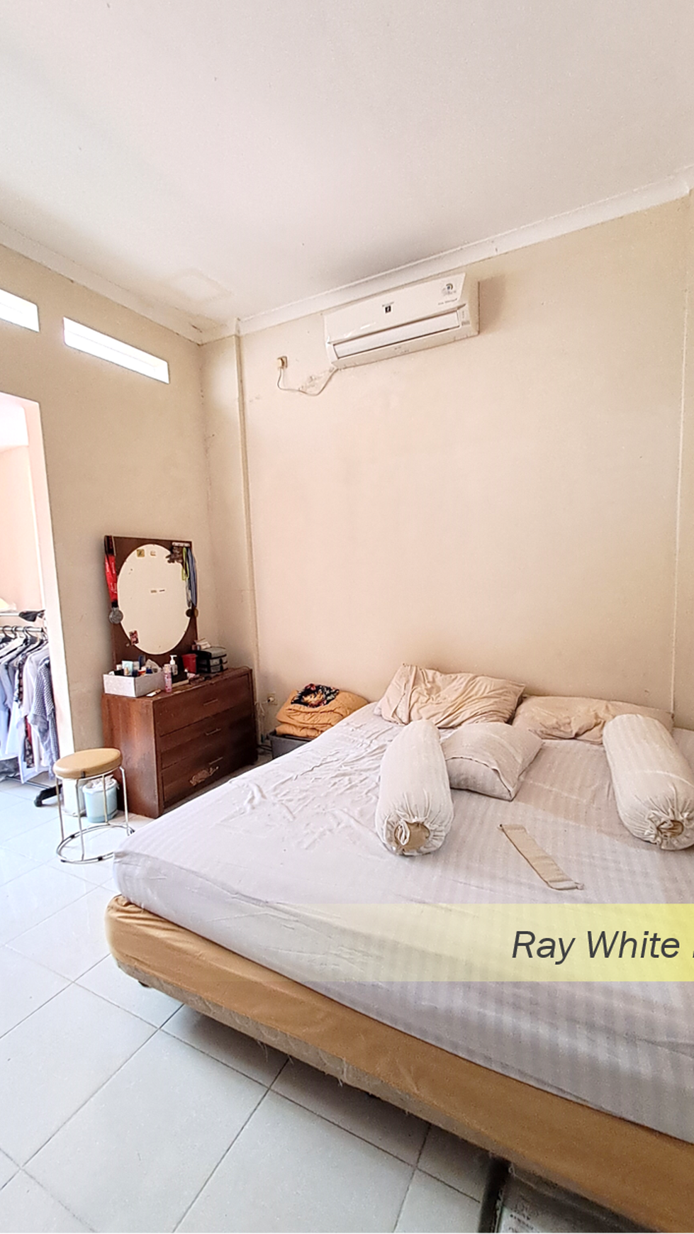 Rumah 3,5 Lantai Semi-Furnished di Kebayoran Baru, Jakarta Selatan