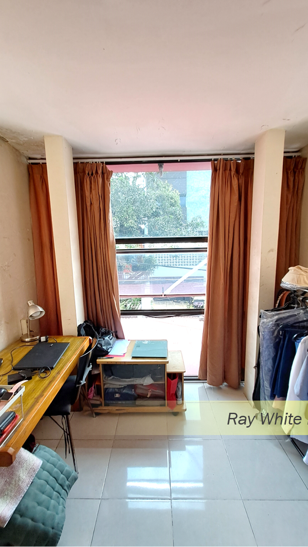 Rumah 3,5 Lantai Semi-Furnished di Kebayoran Baru, Jakarta Selatan