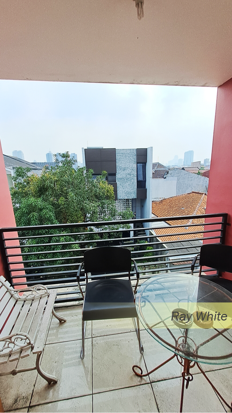 Rumah 3,5 Lantai Semi-Furnished di Kebayoran Baru, Jakarta Selatan