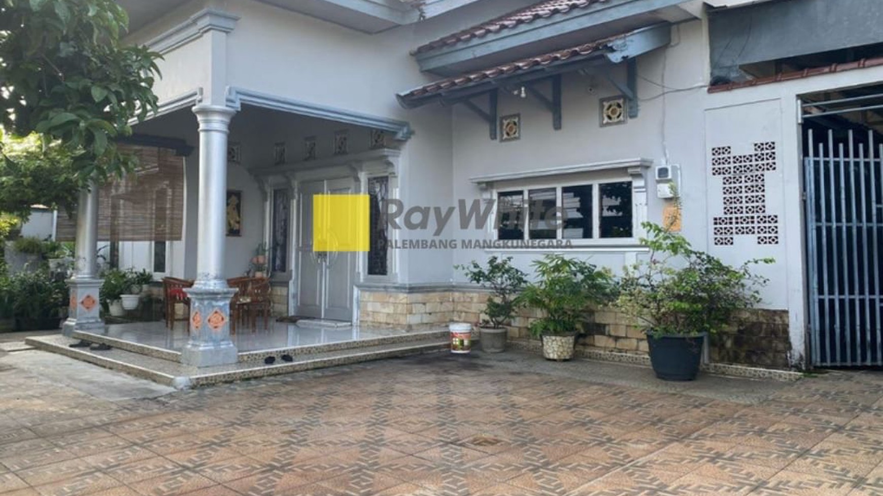 Dijual rumah di tengah kota 