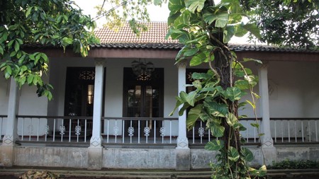 Turun Harga Dijual Rumah Lama Terawat di Menteng.