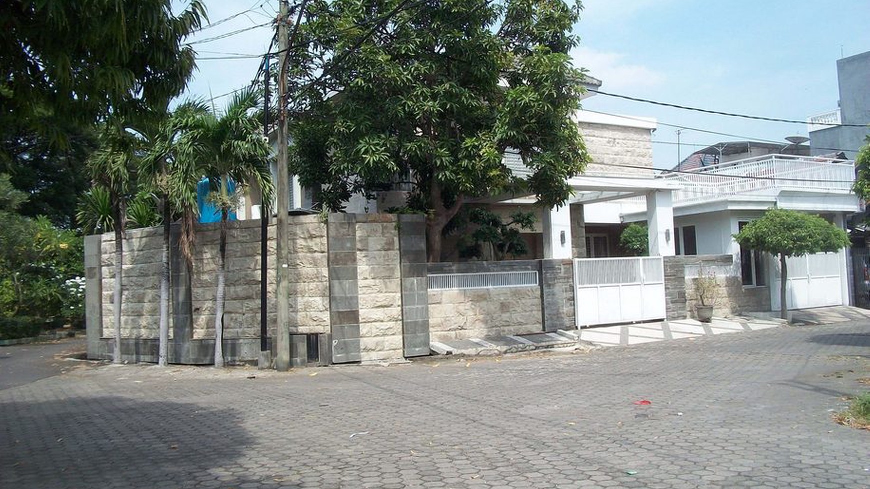 Rumah di Wiyung Indah Timur Surabaya Barat, 2 Lantai, Hook/Pojokan, Bagus